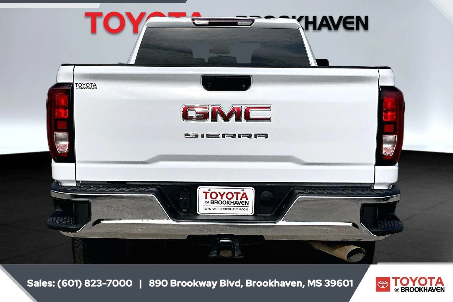 Used 2026 Summit White GMC Pro image 4