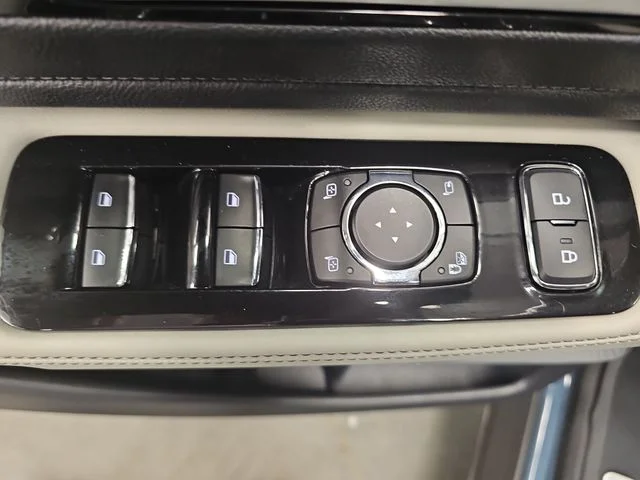 Used 2025 Blue Lincoln Reserve image 29