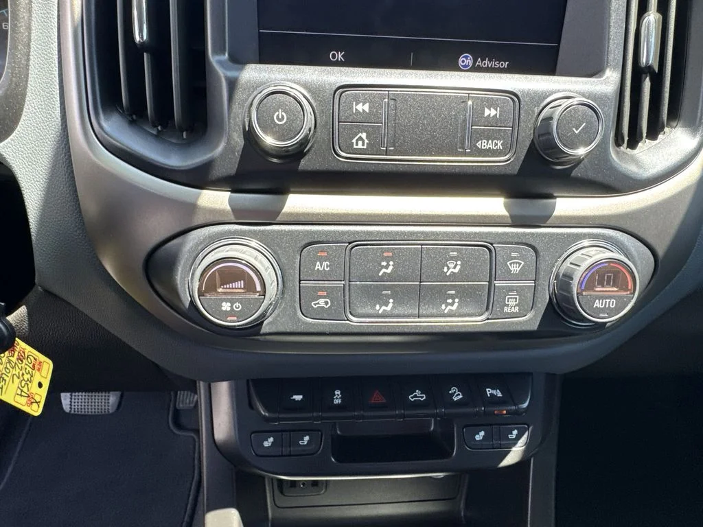 Used 2022 Gray Chevrolet Z71 image 18