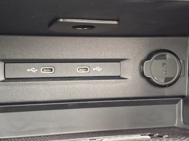 2025 Volkswagen Taos SE - Photo 16