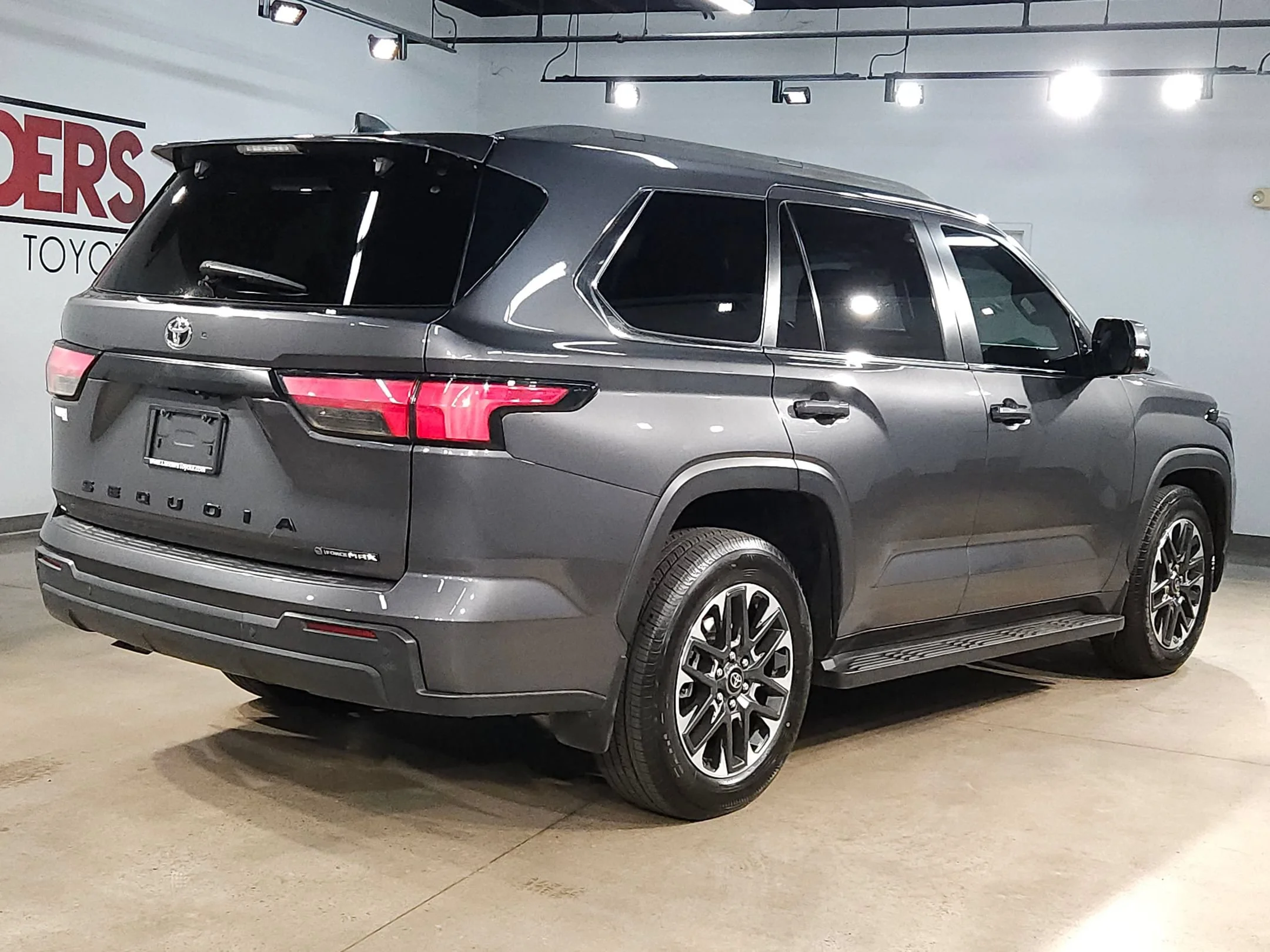 2025 Toyota Sequoia SR5 - Photo 7