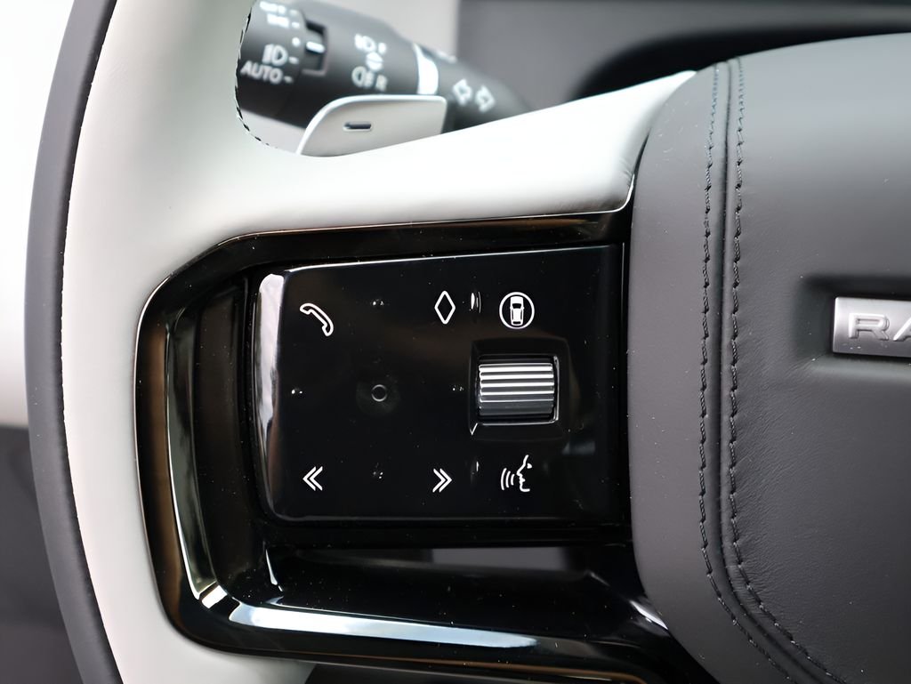 New 2026 Fuji White Land Rover  image 31