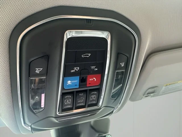 Used 2022 White Jeep 4xe image 25
