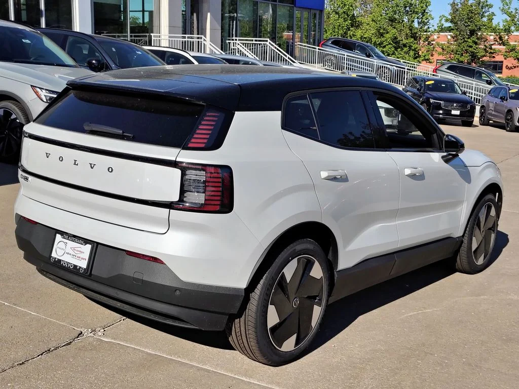 New 2026 Crystal White Volvo Plus image 9