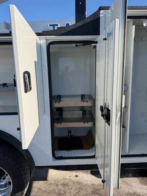 New 2026 Oxford White Ford F-550® XLT image 18