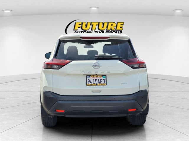 Used 2021 White Nissan S image 8