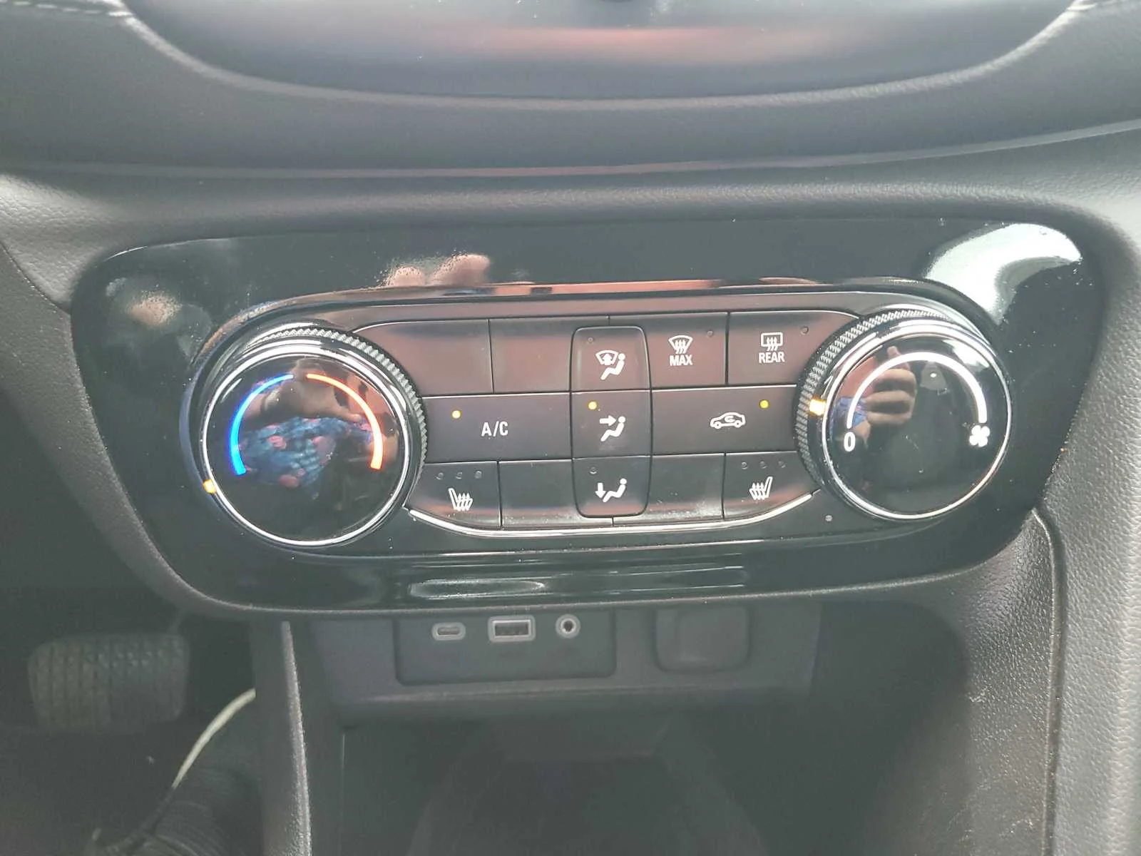 Used 2023 SUMMIT WHITE Buick Preferred image 18