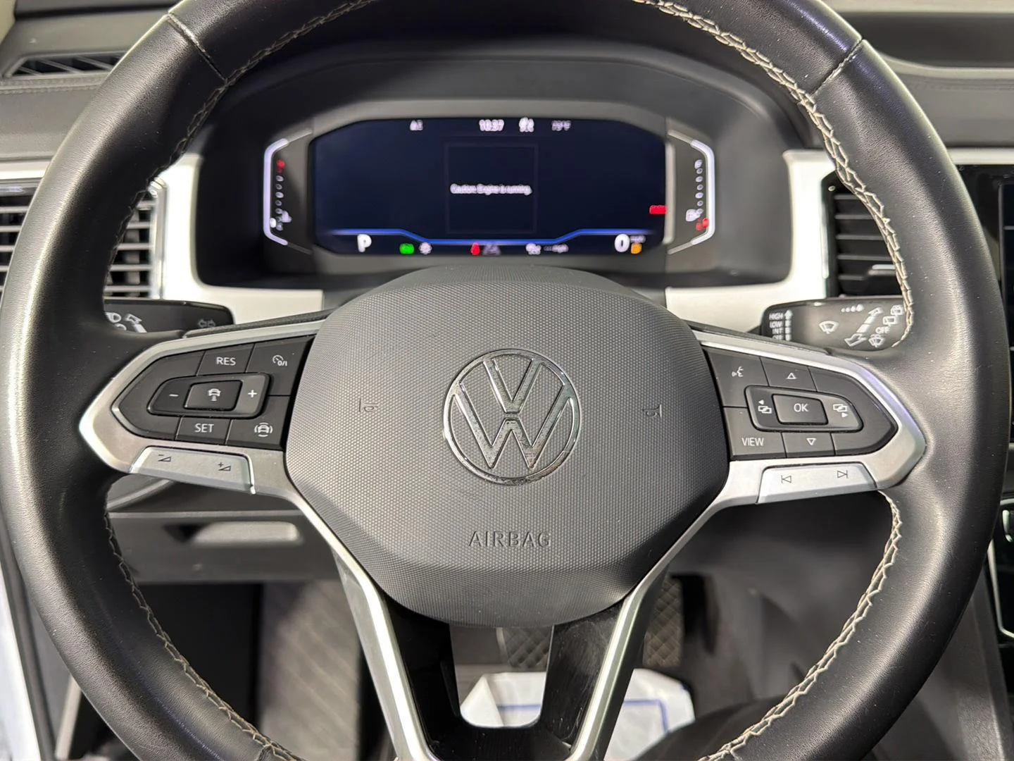 Used 2023 Pure White Volkswagen 3.6L V6 SE w/Technology image 41