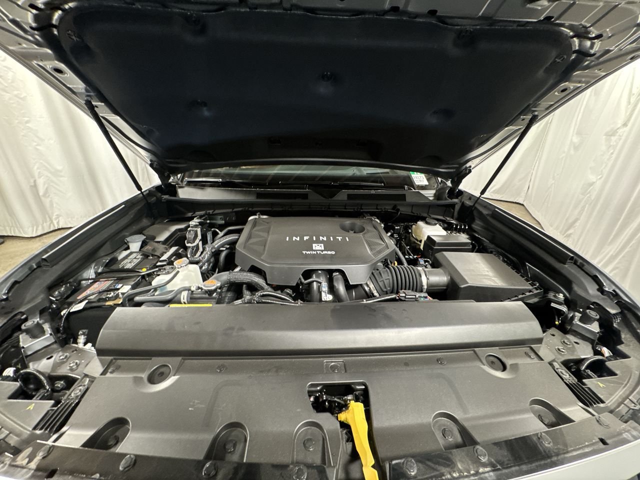 2025 INFINITI QX80 Sensory 4WD - Photo 33