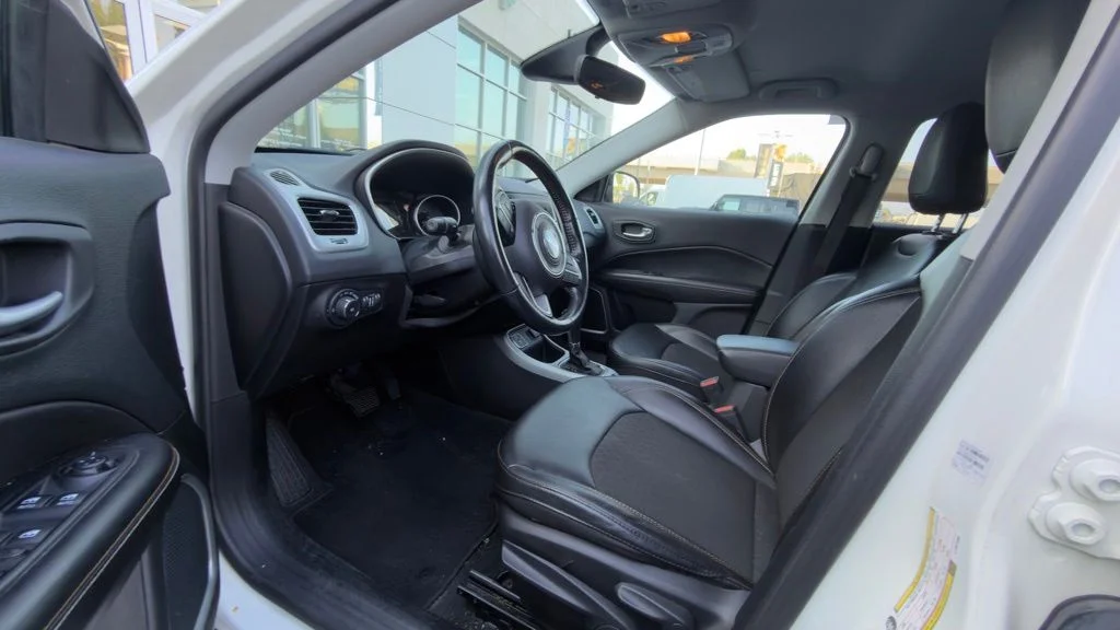 Used 2020 White Jeep Latitude image 6