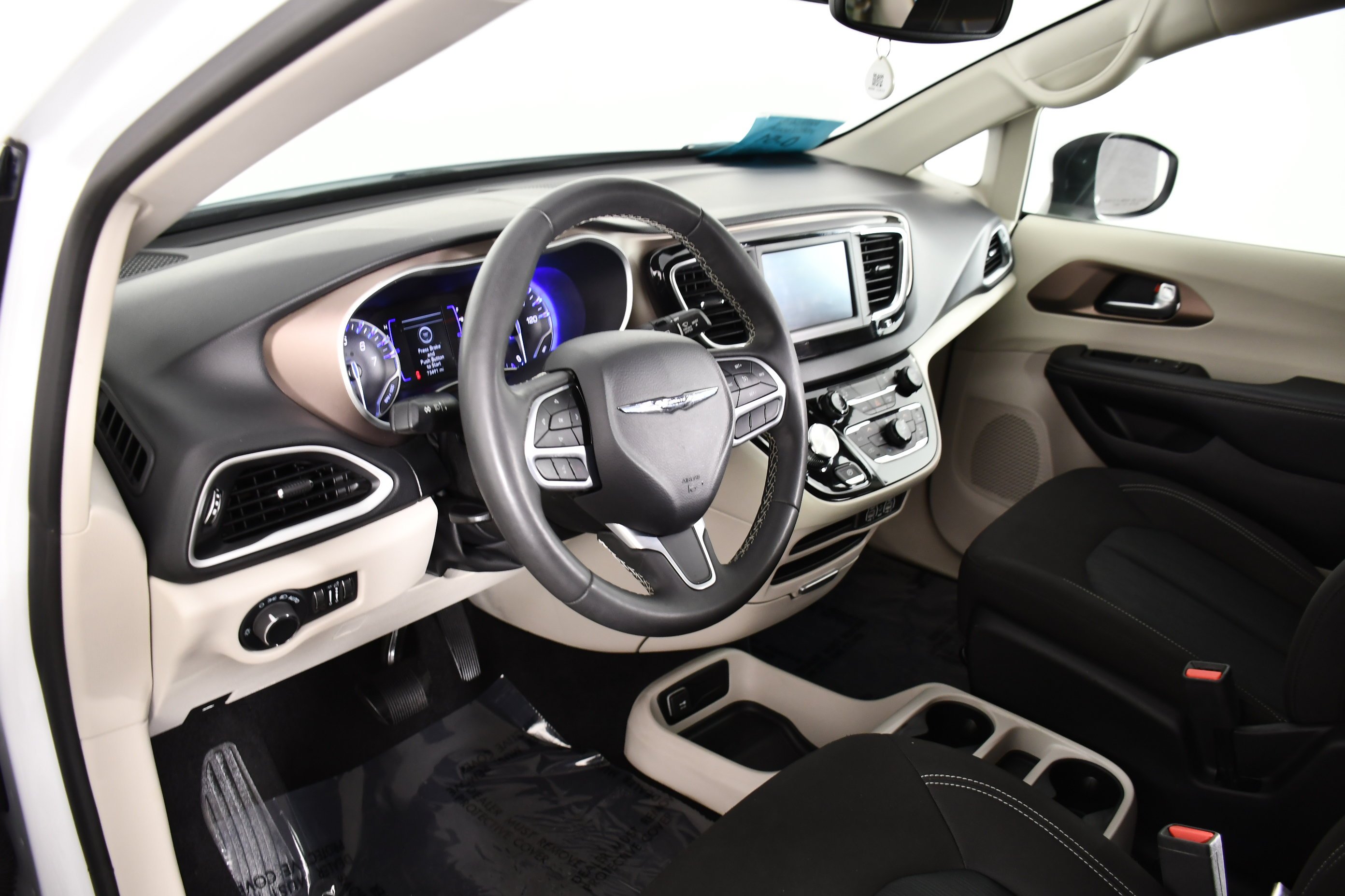 Used 2023 Bright White Clearcoat Chrysler LX image 36