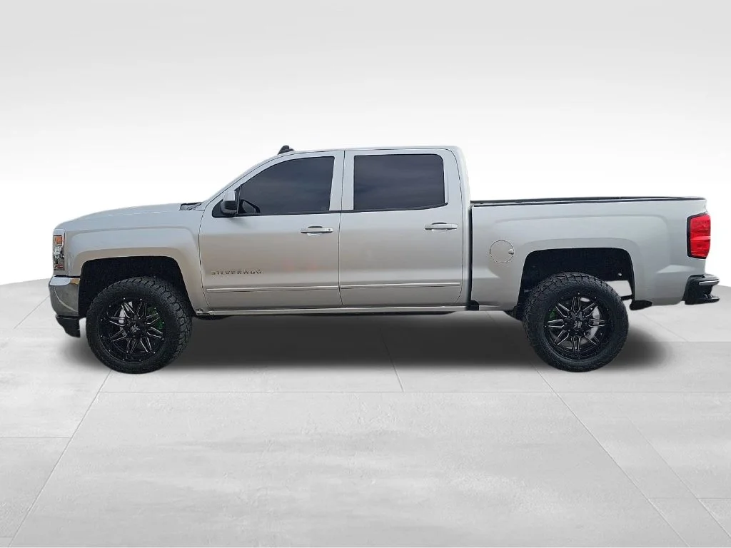 Used 2018 Silver Chevrolet LT image 6