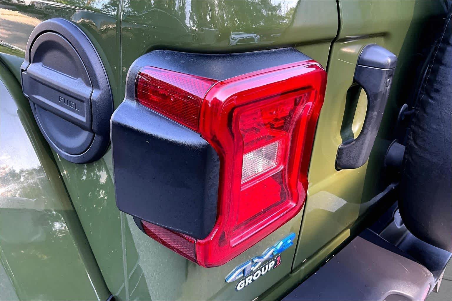 Used 2021 Sarge Green Clearcoat Jeep Unlimited Sahara image 26