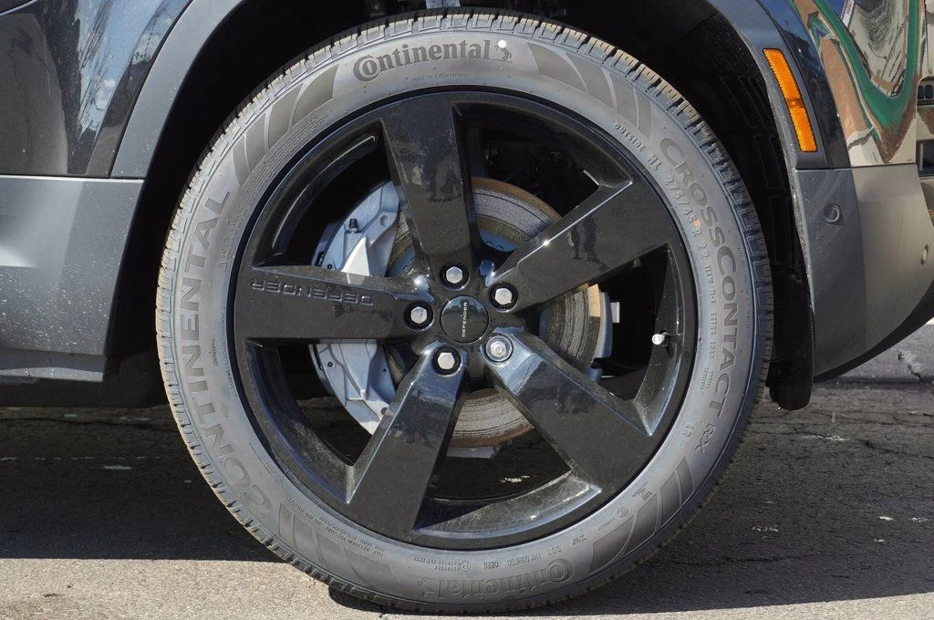 Used 2026 Black Land Rover S image 8