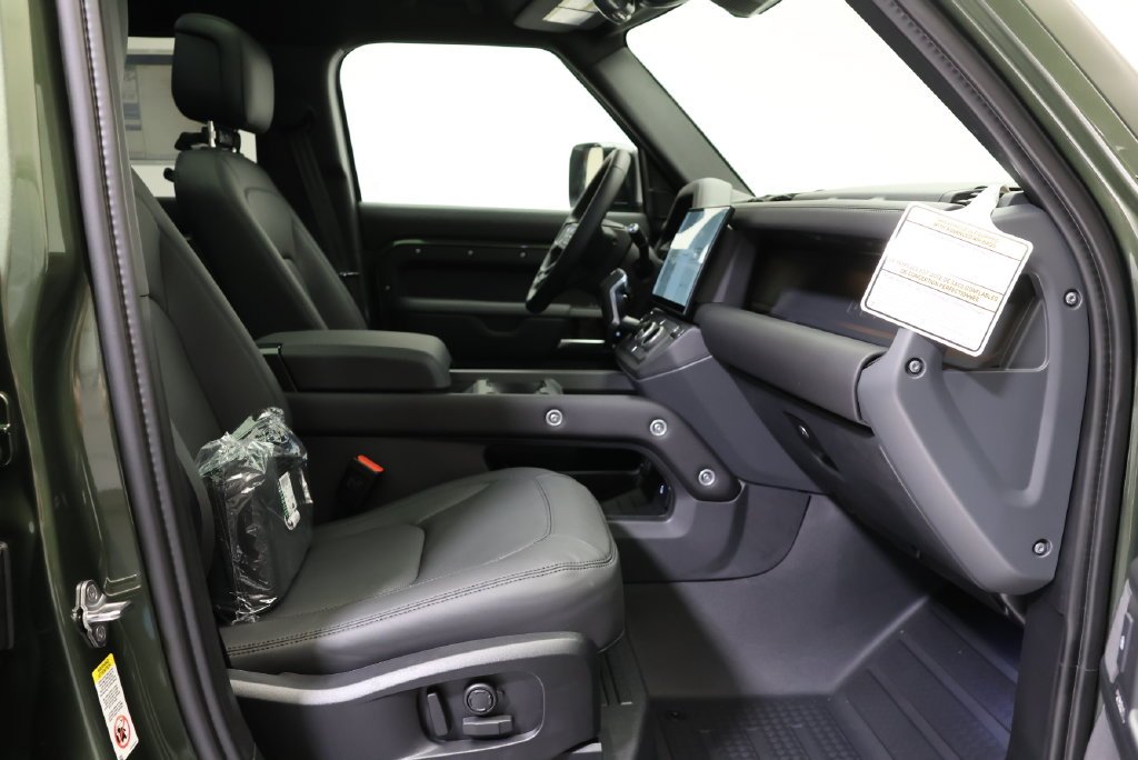 New 2026 Woolstone Green Land Rover X-Dynamic SE image 40