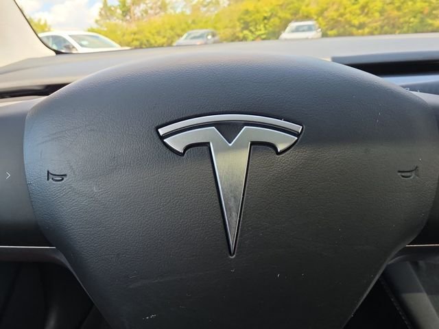 Used 2023  Tesla Base image 5