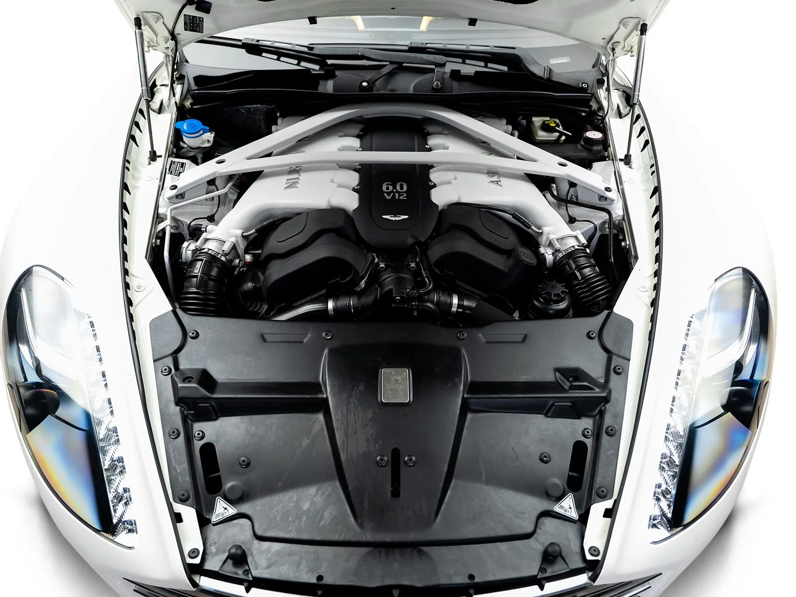 Used 2015 White Aston Martin Base image 59