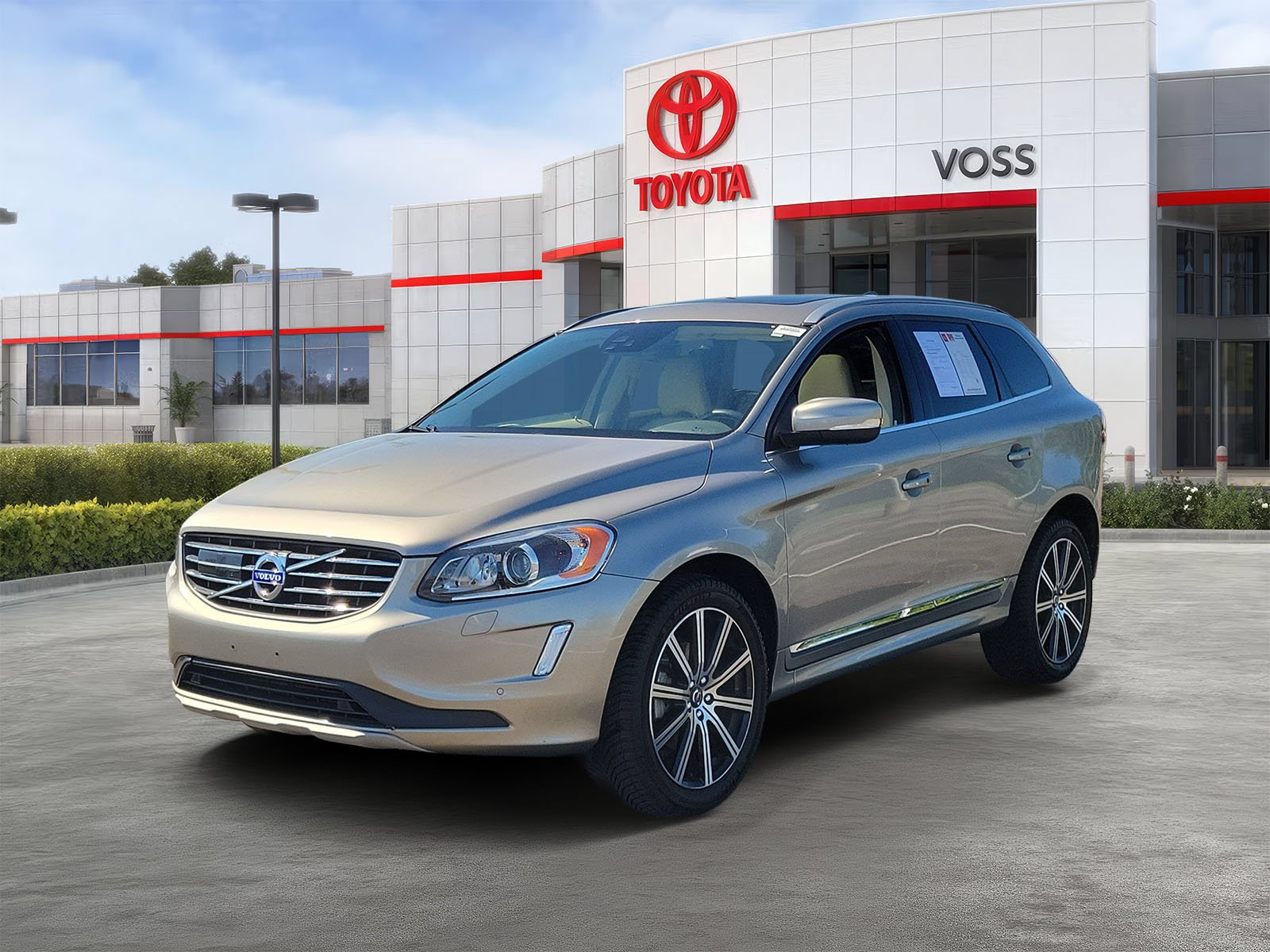 Used 2016 Volvo XC60 T5 Platinum with VIN YV4612RMXG2819165 for sale in Beavercreek, OH