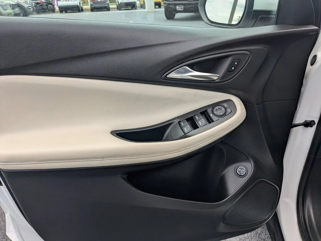 Used 2022 Summit White Buick Select image 11