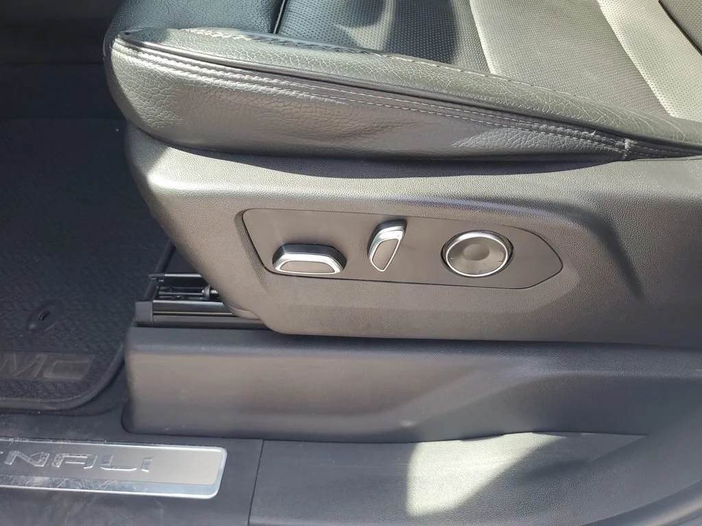 Used 2024 White Frost Tricoat GMC Denali image 16