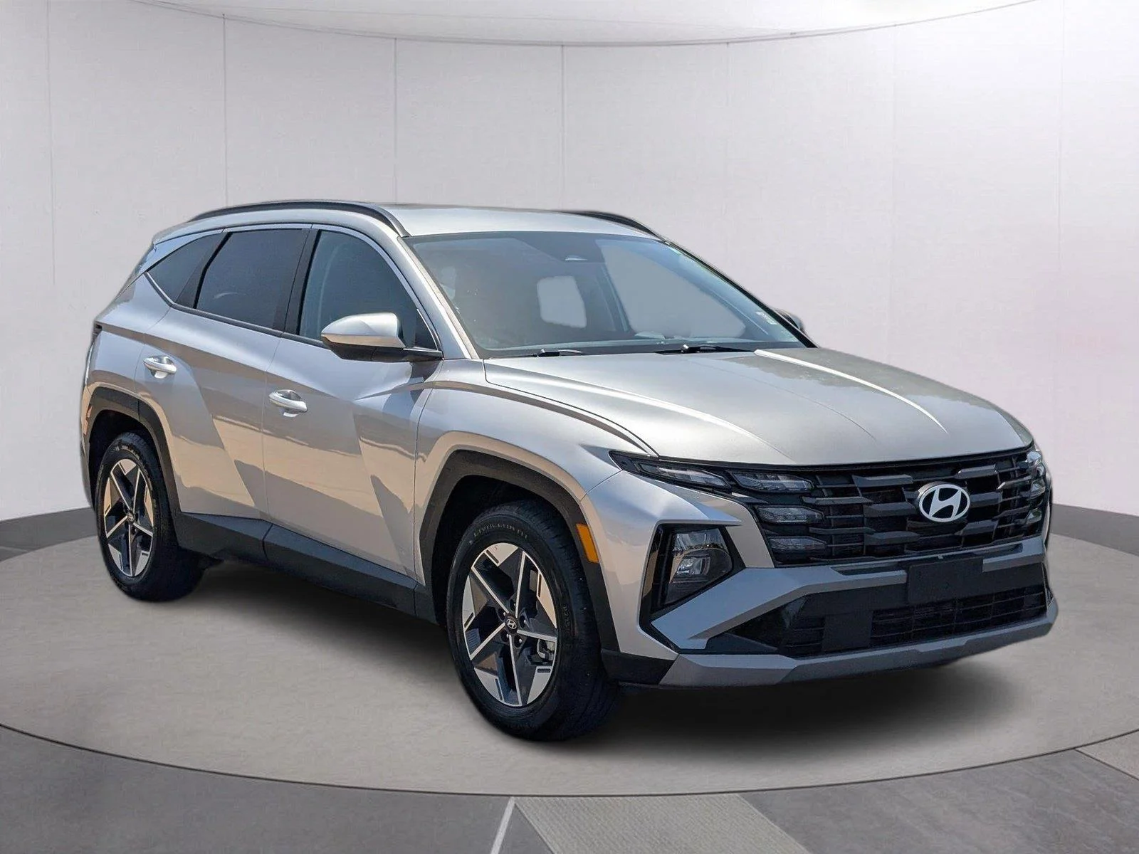 Used 2025 Shimmering Silver Hyundai SEL image 7