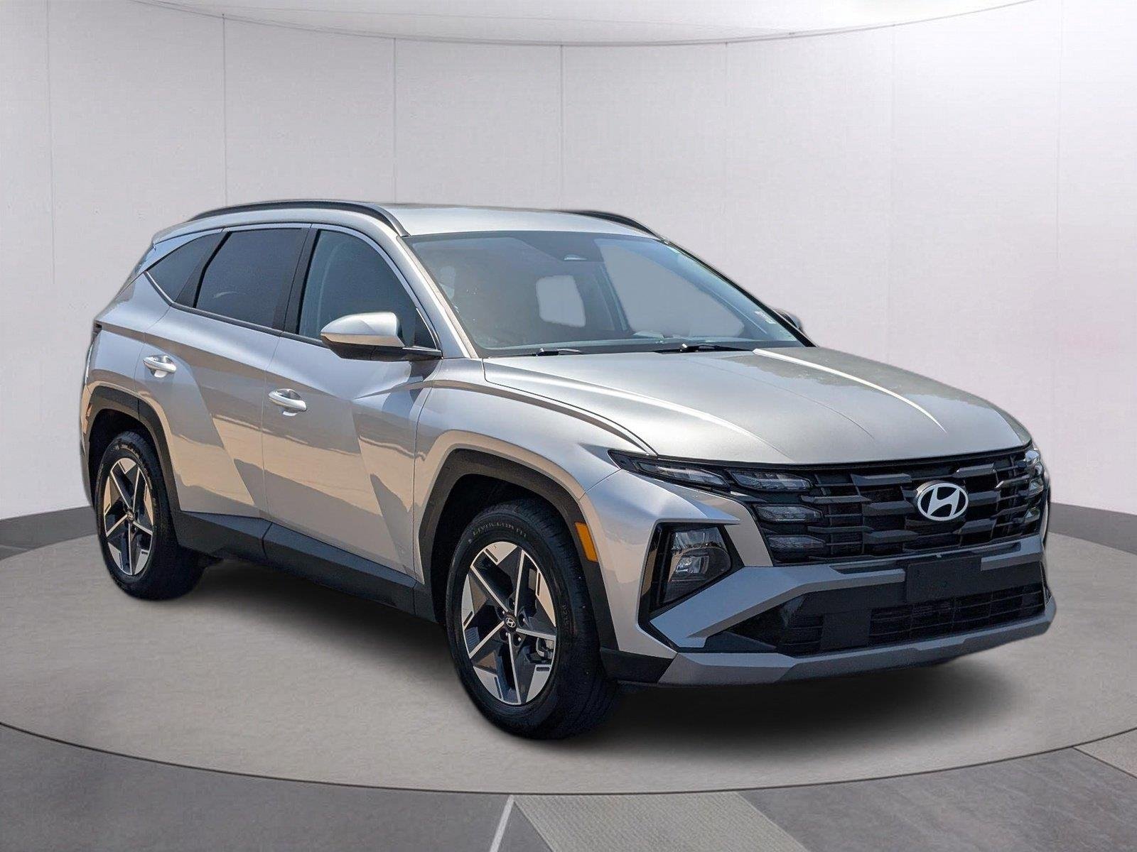 Used 2025 Shimmering Silver Hyundai SEL image 7
