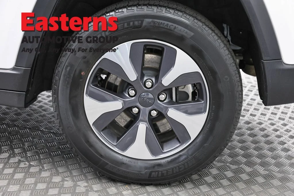 Used 2023 White Jeep 4xe image 36