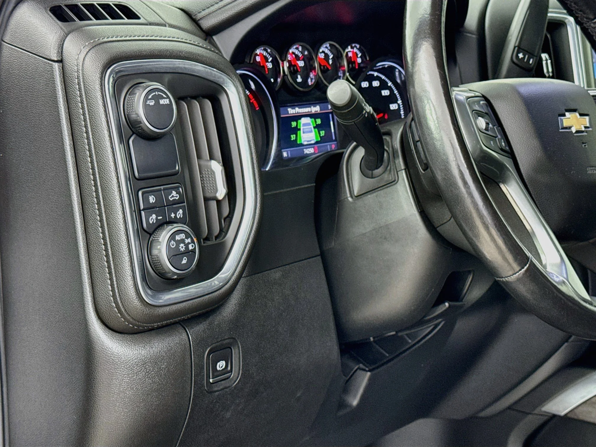 Used 2020 SUMMIT WHITE Chevrolet LTZ image 12