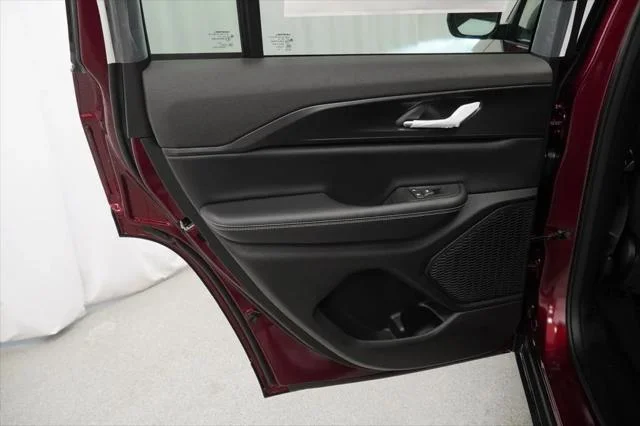 New 2026 Velvet Red Pearl-Coat Exterior Paint Jeep Laredo X image 30