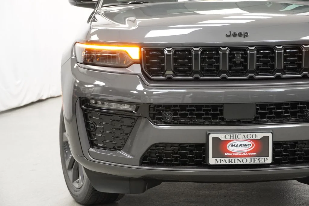 New 2026 Baltic Gray Metallic Clear-Coat Exterior Paint Jeep Limited Reserve image 6