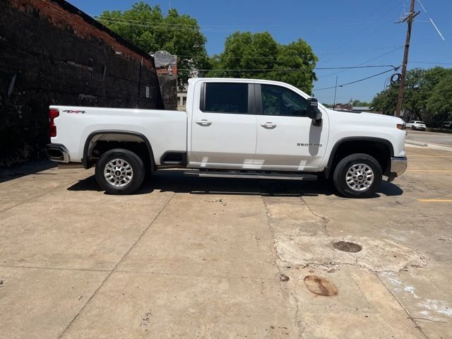 Used 2025 White Chevrolet LT image 6
