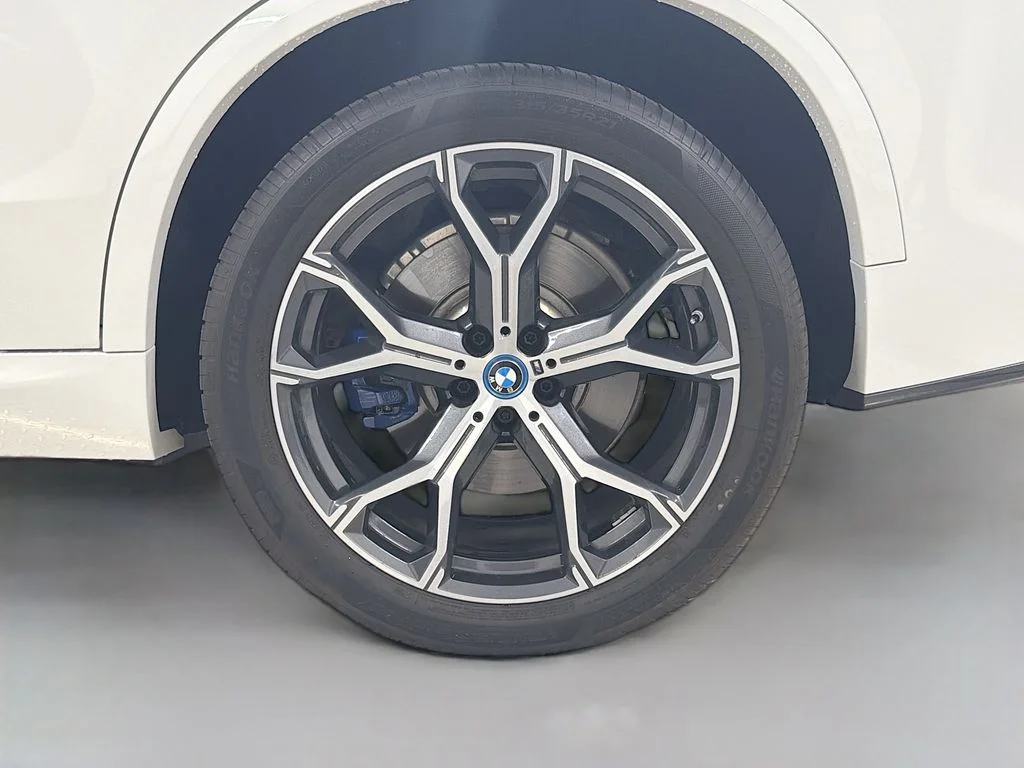 Used 2024 Alpine White BMW xDrive50e image 35