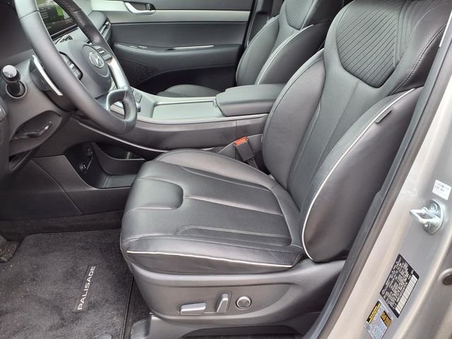 Used 2025 Silver Hyundai SEL image 9