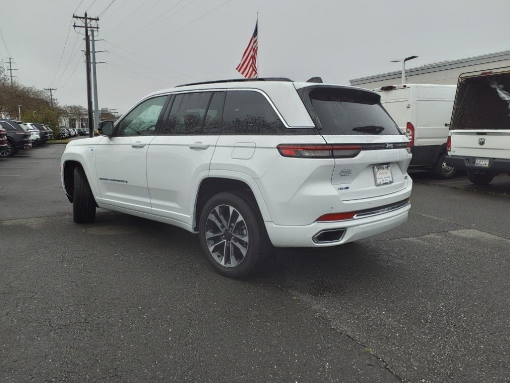 New 2024 Bright White Clear-Coat Exterior Paint Jeep Overland image 21