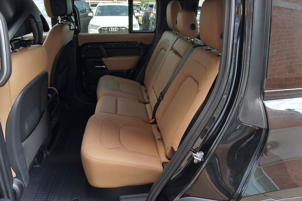 New 2026 Santorini Black Land Rover S image 29