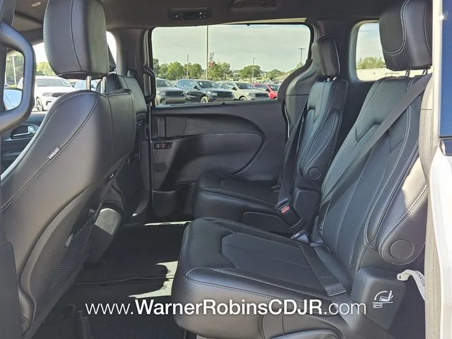 2026 Chrysler Pacifica Select - Photo 6