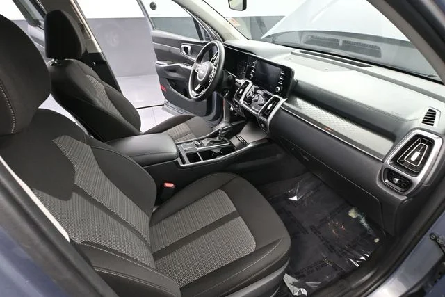 2023 Kia Sorento LX - Photo 48