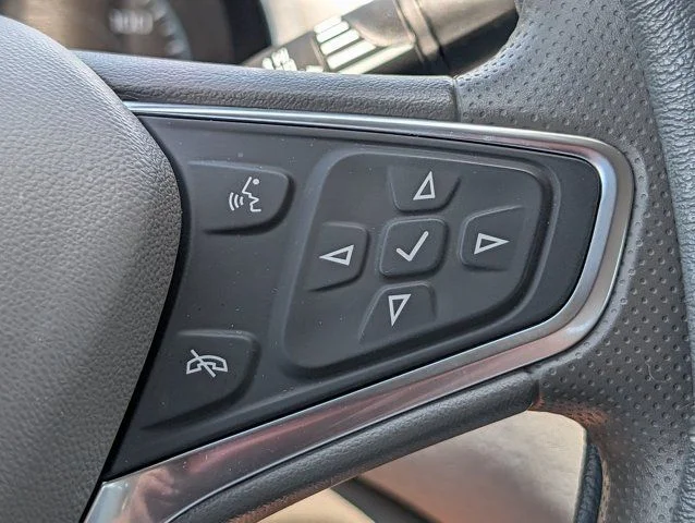 Used 2025 Summit White Chevrolet LT image 23
