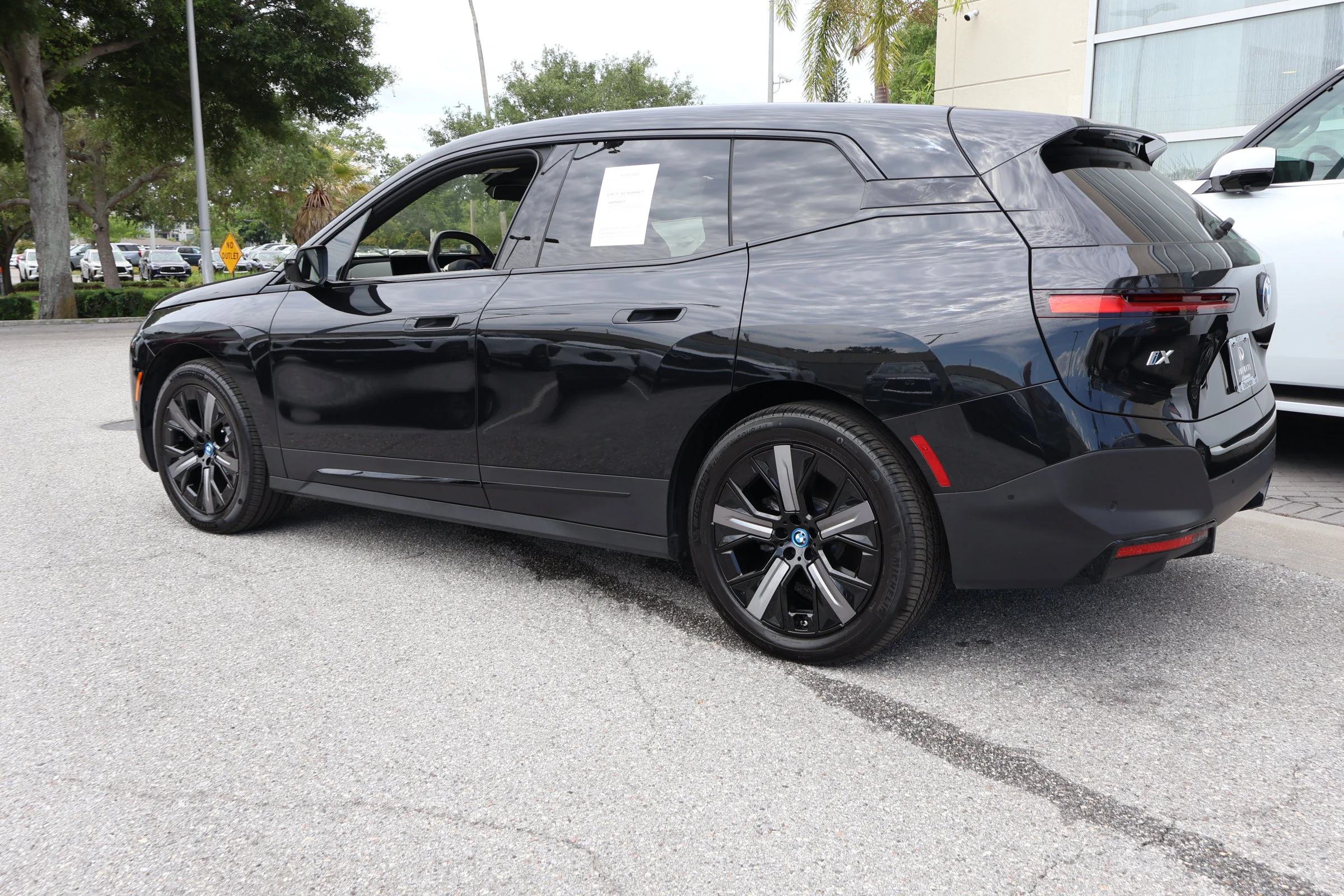 2025 BMW iX 50 - Photo 7