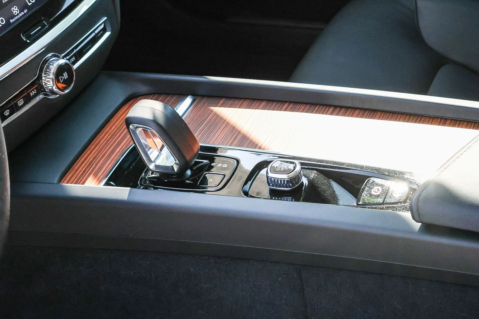 2025 Volvo V60 Cross Country Plus - Photo 29