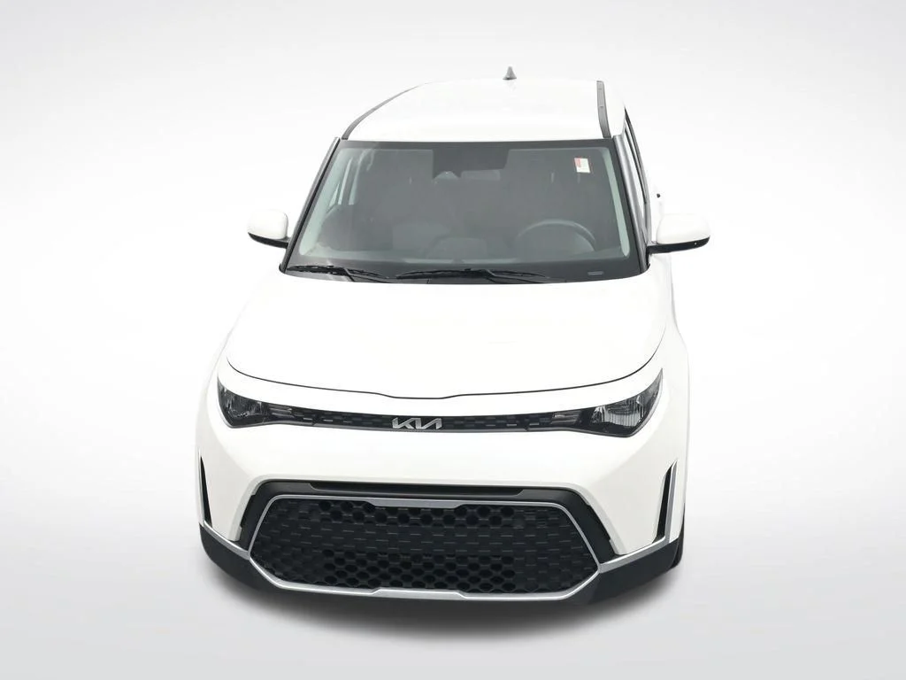 Used 2025 White Kia LX image 22