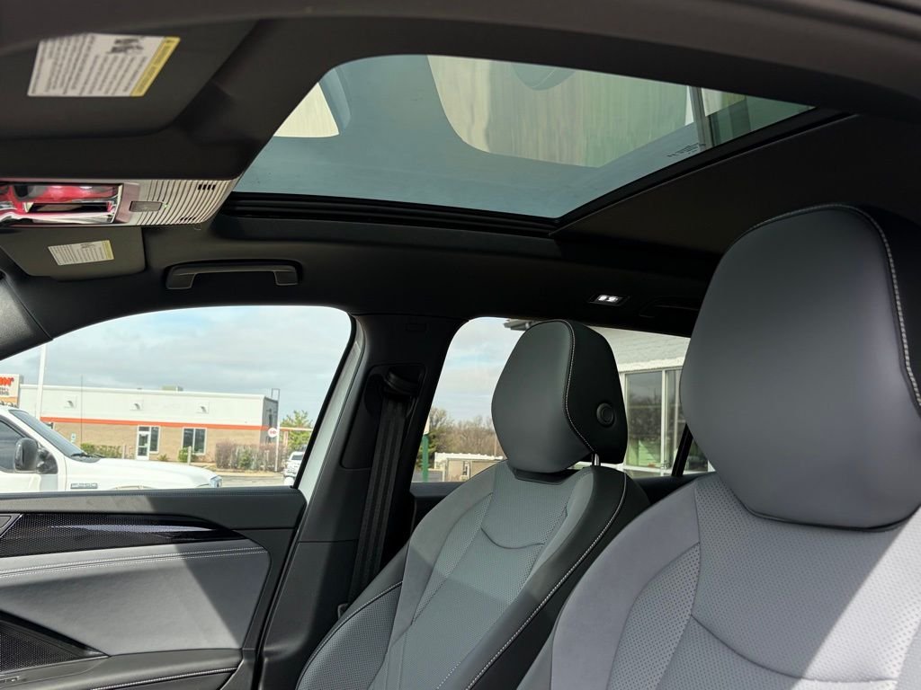 New 2026 Opal White W/Deep Black Roof Volkswagen 2.0T SE R-Line Black image 12