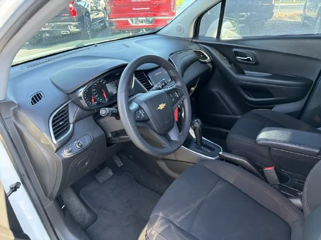 Used 2022 SUMMIT WHITE Chevrolet LS image 18