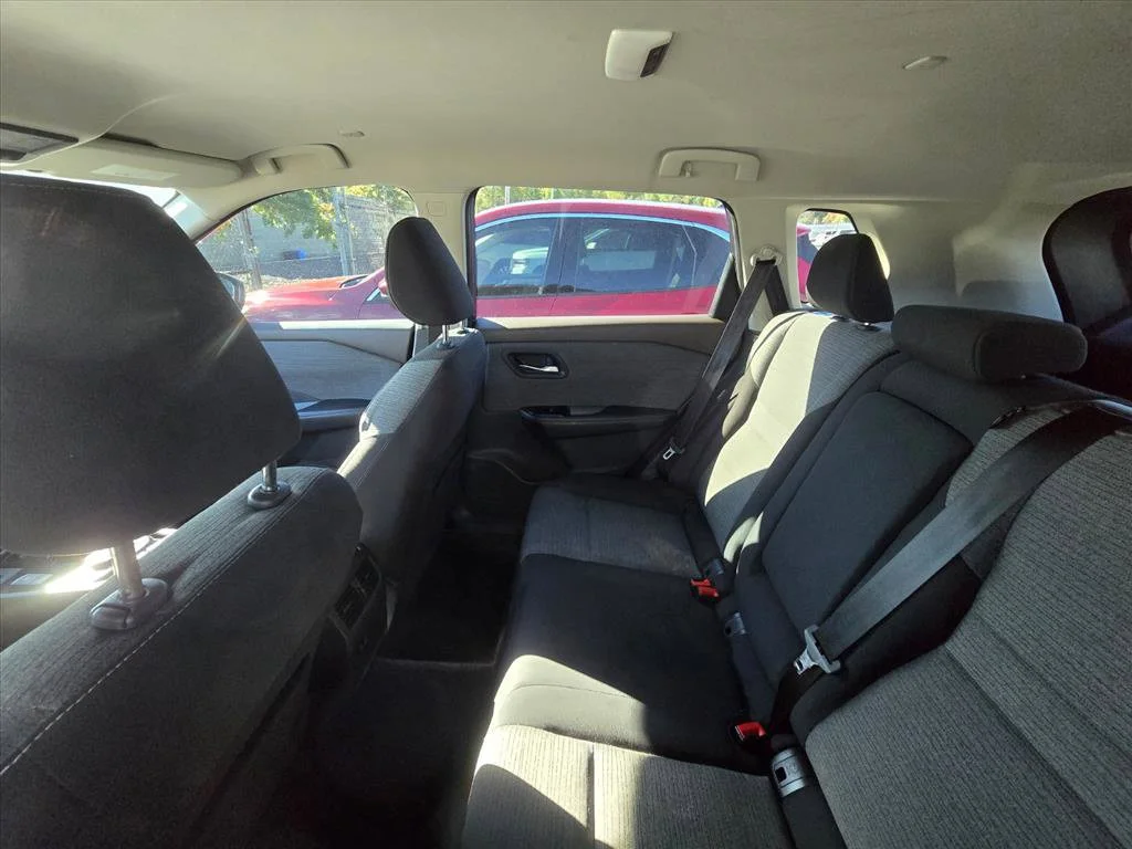 Used 2022 Gray Nissan SV image 9