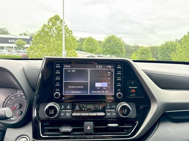 Used 2021 Black Toyota L image 18