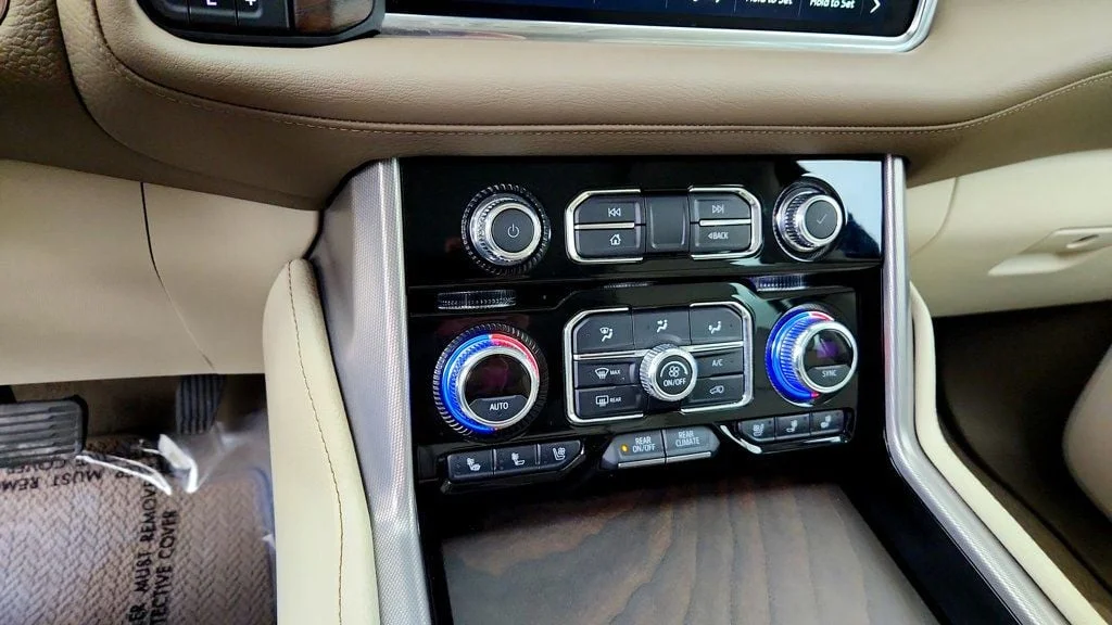 Used 2022 White Frost Tricoat GMC 4WD 4dr Denali image 18
