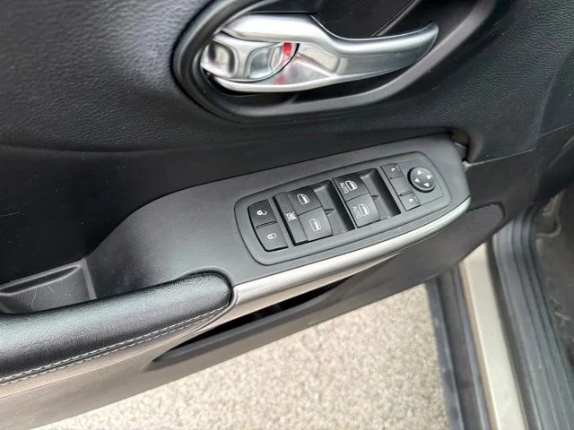 Used 2020 Beige Jeep Latitude Plus image 10
