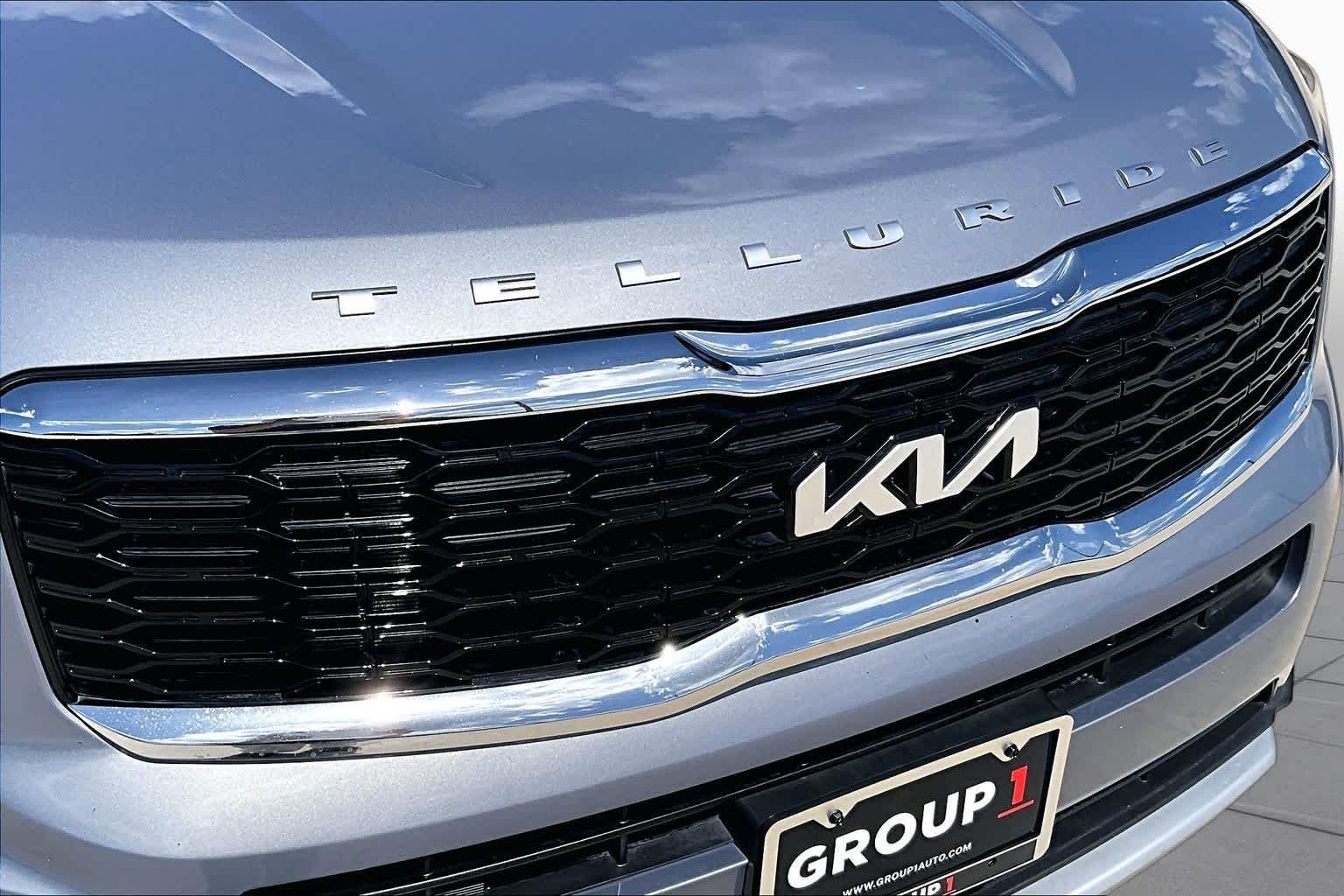 Used 2022 SILVER Kia LX image 28