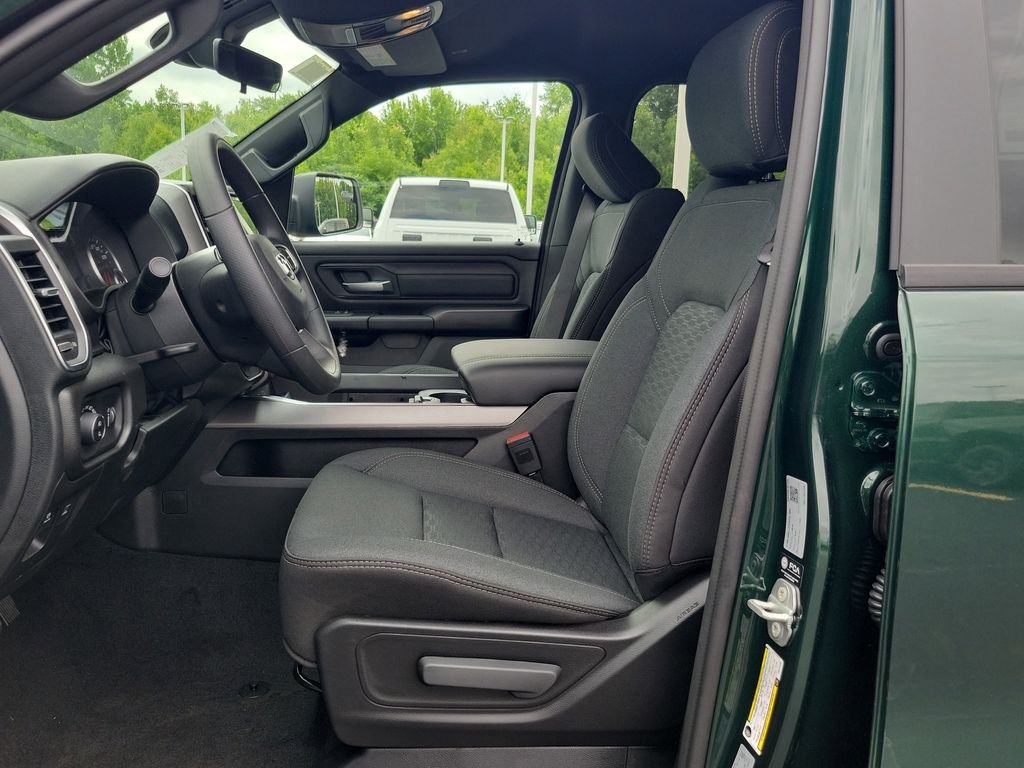 New 2026 Serrano-Green Metallic Exterior Paint RAM BLACK EXPRESS EDITION image 13