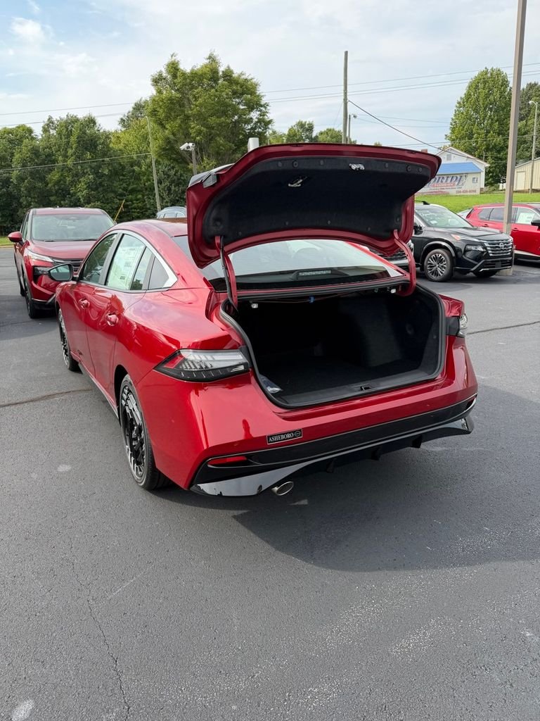 New 2026 Scarlet Ember Tintcoat Nissan SR image 17